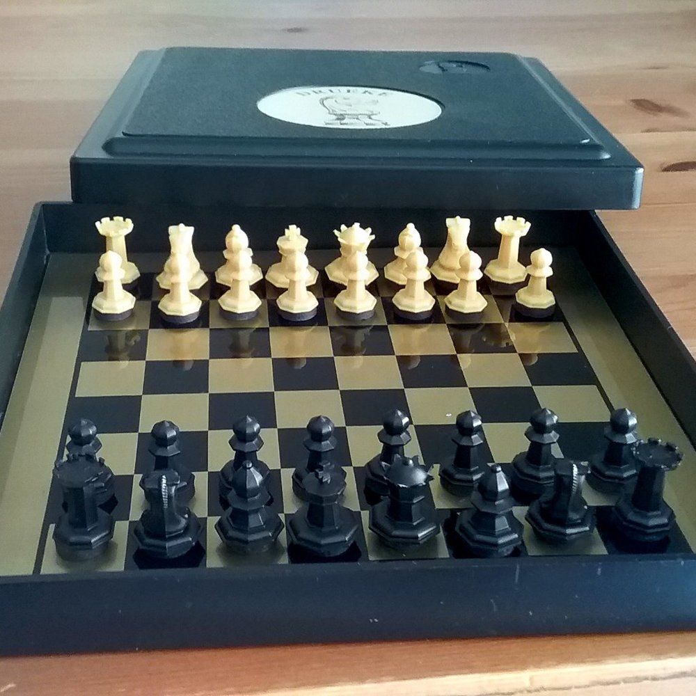 DRUEKE Magnetic Chess Board Game Travel Set Black Hard Case